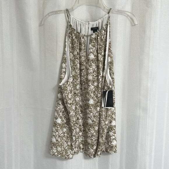 NWT Halogen 100% Poly Top muted Floral Sleeveless keyhole blouse - Picture 4 of 4